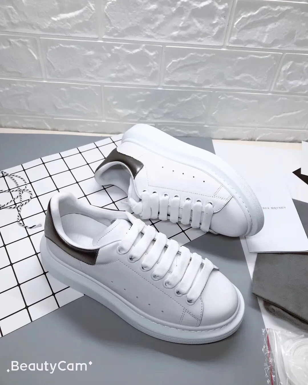 👟👟Ex-factory price 480👟👟 Men's size +10 High-quality upgraded version🔥Real shot of Alexander McQUEEN (McQueen)🎉The highest quality silk cowhide version on the market🎊, imported water-dyed sheepskin inside, counter 1:1 replica, star style T stage catwalk, a must-have for fashionistas , the original high-temperature and ultra-clear air compressor logo on the foot, absolutely counter-matched version, the arc of the back bag is truly genuine 0⃣️ difference, using an exclusive privately molded double-layer vacuum outsole, which is light on the foot and has excellent rebound! Running🏃✈️The first choice item for outdoor sports💅💅Trend and fashion coexist📣 Women’s style: 35-39, Men’s style: 39-44